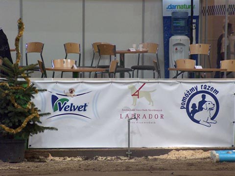 Pokaz pracy psów Fundacji na Zawodach Jeździeckich Poznań 8-11.12.2006